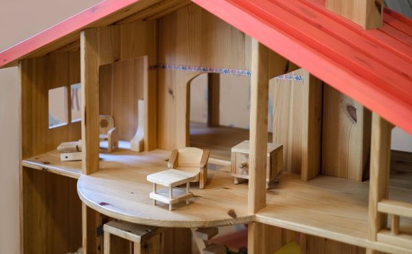 Doll House Assembly in Saint Charles